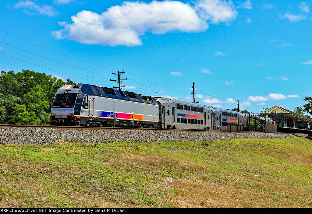 NJT 4552 on train 5170